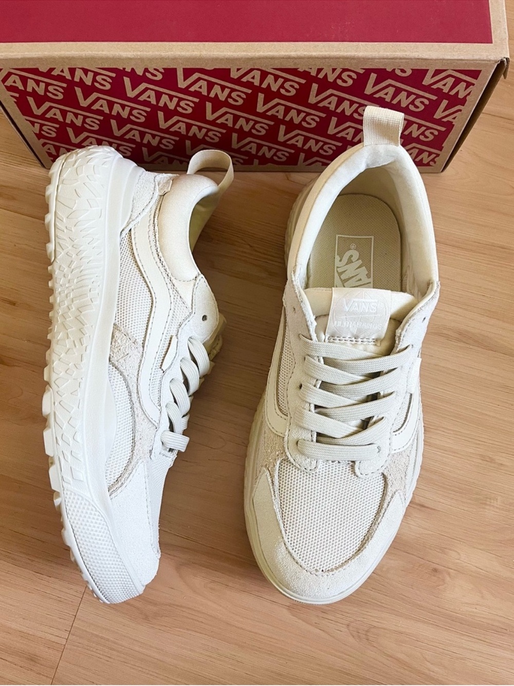 Vans UltraRange Neo VR3 Shoe
Women 8.5 US - Picture 2 of 8